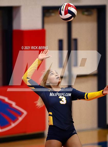 Thumbnail 2 in Oak Ridge vs. Cypress Ranch photogallery.