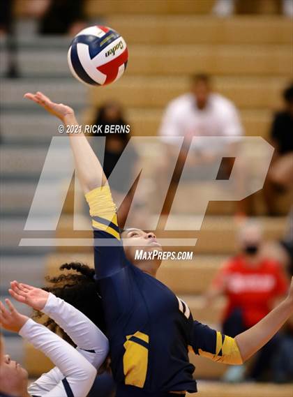 Thumbnail 2 in Oak Ridge vs. Cypress Ranch photogallery.