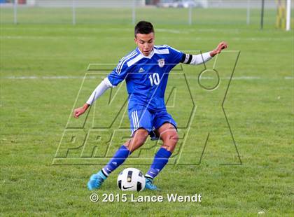 Thumbnail 2 in Arapahoe vs. Rampart (CHSAA 5A Second Round) photogallery.