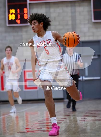 Thumbnail 2 in JSerra Catholic @ Mater Dei photogallery.