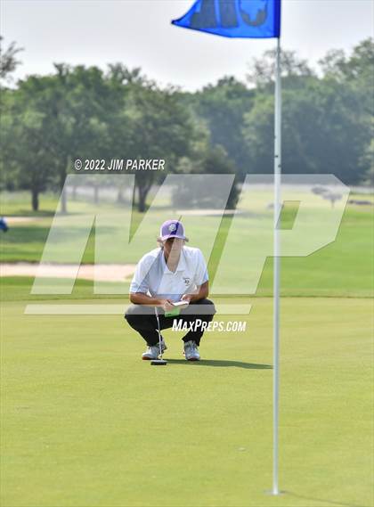 Thumbnail 1 in UIL 5A Championship photogallery.