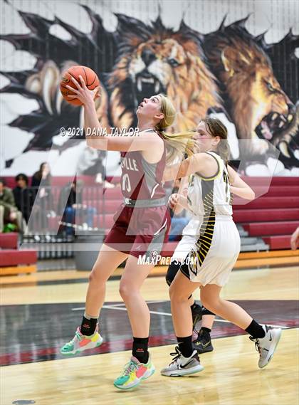Thumbnail 2 in Poolville vs Bellevue (Poolville Mesquite Pit Classic) photogallery.