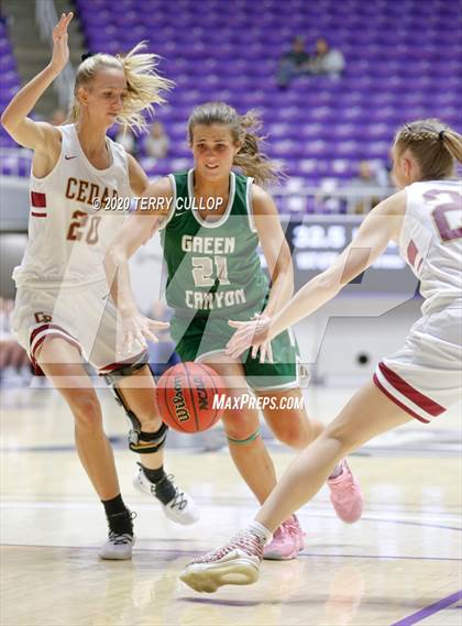 Thumbnail 2 in Green Canyon vs. Cedar (UHSAA 4A Semifinal) photogallery.