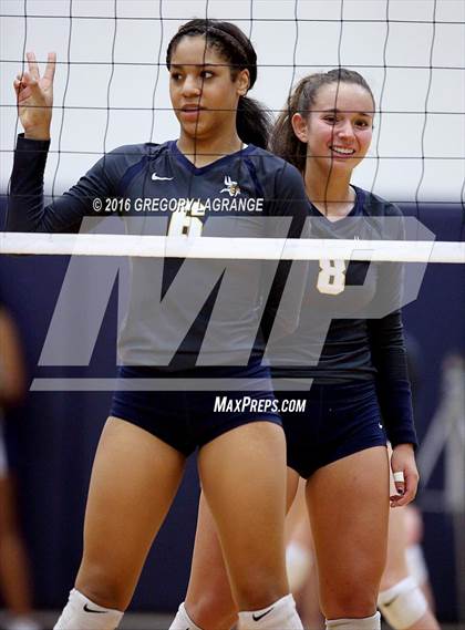 Thumbnail 1 in Paschal @ Lamar photogallery.