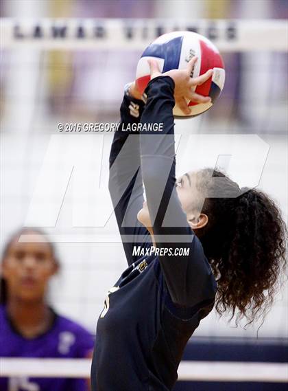 Thumbnail 1 in Paschal @ Lamar photogallery.