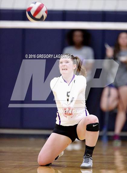 Thumbnail 1 in Paschal @ Lamar photogallery.