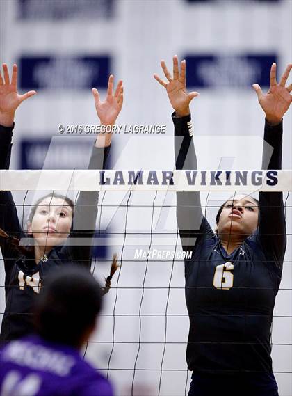 Thumbnail 2 in Paschal @ Lamar photogallery.