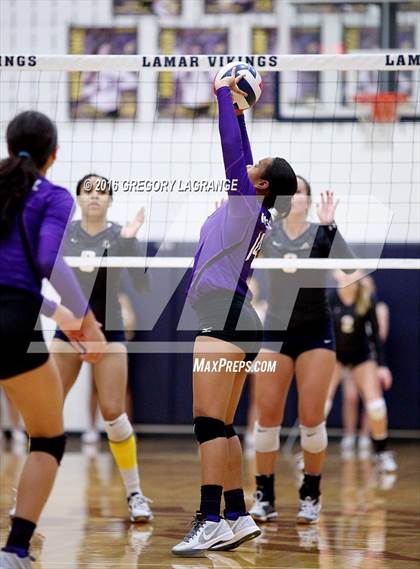 Thumbnail 2 in Paschal @ Lamar photogallery.