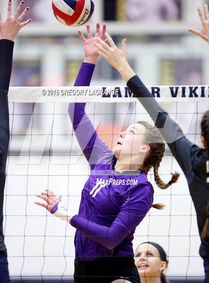 Thumbnail 2 in Paschal @ Lamar photogallery.