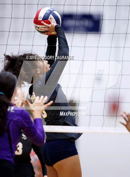 Thumbnail 2 in Paschal @ Lamar photogallery.