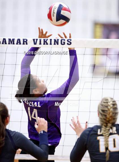 Thumbnail 1 in Paschal @ Lamar photogallery.