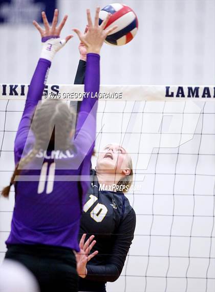 Thumbnail 2 in Paschal @ Lamar photogallery.