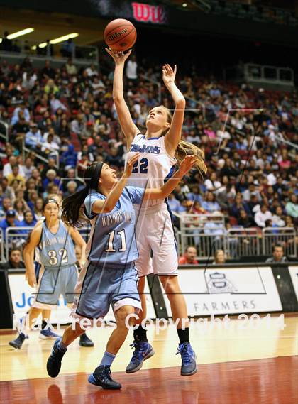 Thumbnail 2 in Window Rock vs. Valley Christian (AIA D3 Semifinal) photogallery.