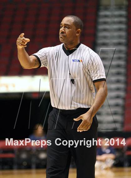 Thumbnail 3 in Window Rock vs. Valley Christian (AIA D3 Semifinal) photogallery.