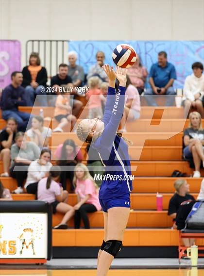 Thumbnail 1 in Grand Saline vs Fruitvale photogallery.