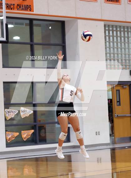 Thumbnail 2 in Grand Saline vs Fruitvale photogallery.