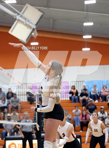 Thumbnail 2 in Grand Saline vs Fruitvale photogallery.