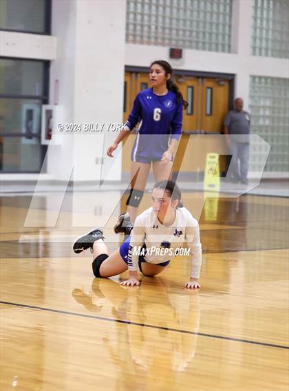 Thumbnail 1 in Grand Saline vs Fruitvale photogallery.