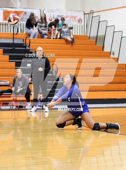 Thumbnail 2 in Grand Saline vs Fruitvale photogallery.