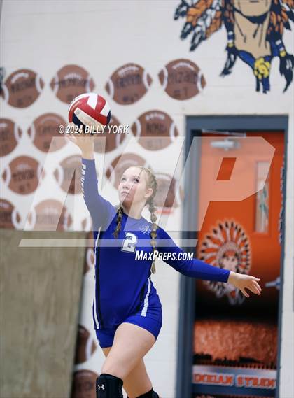 Thumbnail 1 in Grand Saline vs Fruitvale photogallery.