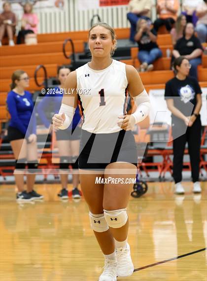Thumbnail 2 in Grand Saline vs Fruitvale photogallery.