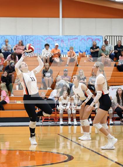 Thumbnail 2 in Grand Saline vs Fruitvale photogallery.