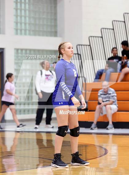 Thumbnail 1 in Grand Saline vs Fruitvale photogallery.
