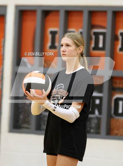 Thumbnail 2 in Grand Saline vs Fruitvale photogallery.