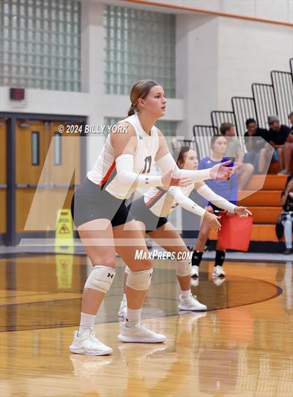 Thumbnail 1 in Grand Saline vs Fruitvale photogallery.