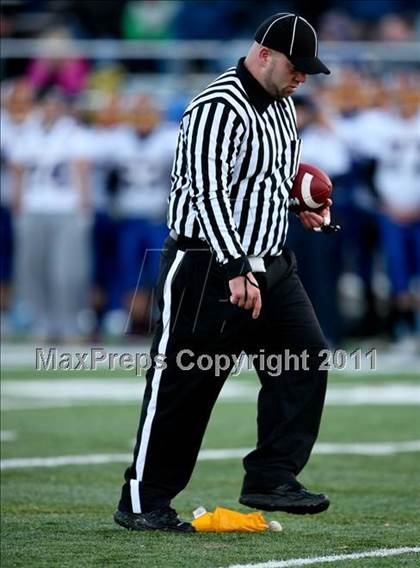 Thumbnail 2 in Brookfield vs. New London (CIAC Class M Semifinal) photogallery.