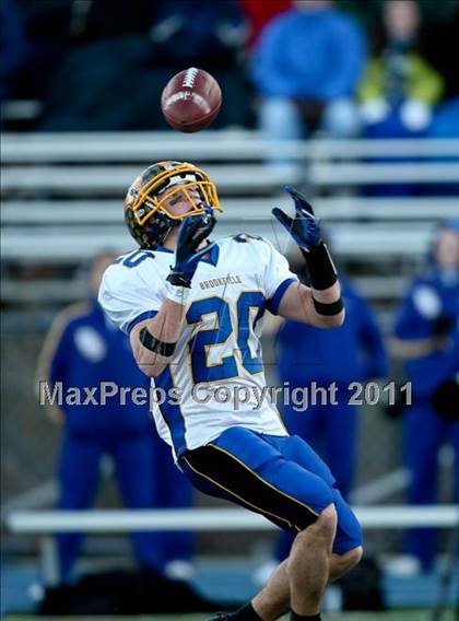 Thumbnail 3 in Brookfield vs. New London (CIAC Class M Semifinal) photogallery.