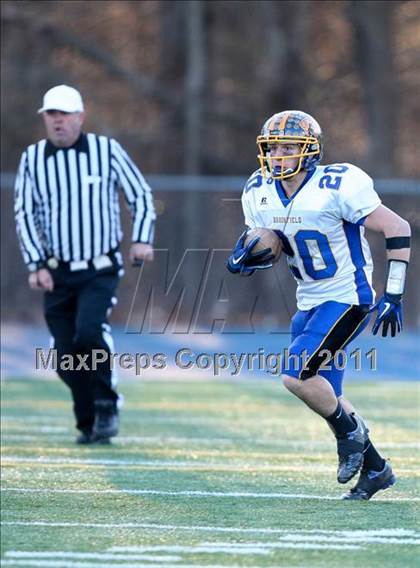 Thumbnail 2 in Brookfield vs. New London (CIAC Class M Semifinal) photogallery.