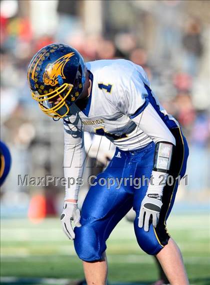 Thumbnail 2 in Brookfield vs. New London (CIAC Class M Semifinal) photogallery.