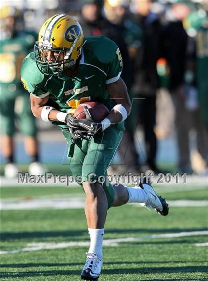 Thumbnail 3 in Brookfield vs. New London (CIAC Class M Semifinal) photogallery.
