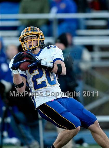 Thumbnail 2 in Brookfield vs. New London (CIAC Class M Semifinal) photogallery.