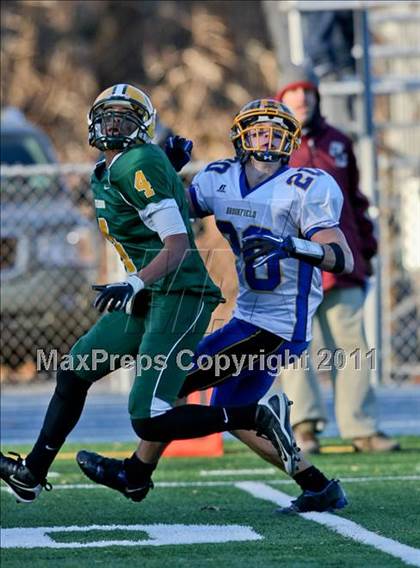 Thumbnail 3 in Brookfield vs. New London (CIAC Class M Semifinal) photogallery.