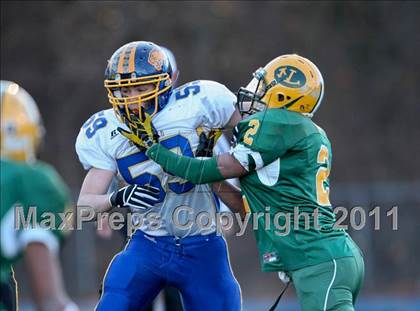 Thumbnail 3 in Brookfield vs. New London (CIAC Class M Semifinal) photogallery.