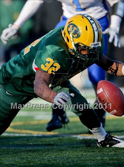 Thumbnail 3 in Brookfield vs. New London (CIAC Class M Semifinal) photogallery.
