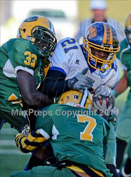 Thumbnail 3 in Brookfield vs. New London (CIAC Class M Semifinal) photogallery.