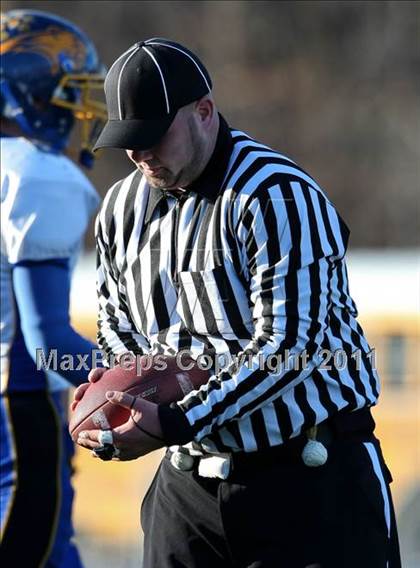 Thumbnail 3 in Brookfield vs. New London (CIAC Class M Semifinal) photogallery.