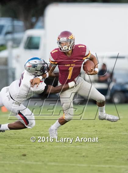 Thumbnail 3 in Clovis West vs. Liberty photogallery.