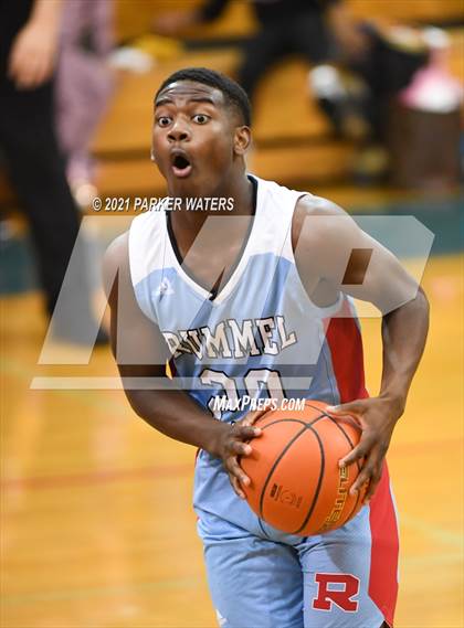 Thumbnail 3 in Archbishop Rummel vs Hahnville (Country Day Classic) photogallery.