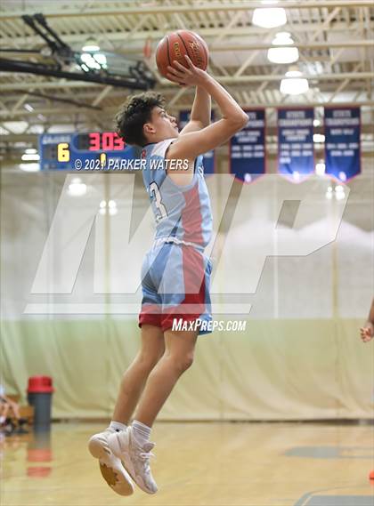 Thumbnail 3 in Archbishop Rummel vs Hahnville (Country Day Classic) photogallery.