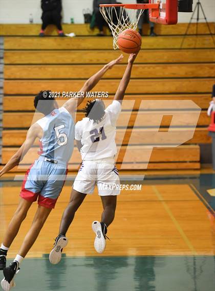 Thumbnail 2 in Archbishop Rummel vs Hahnville (Country Day Classic) photogallery.