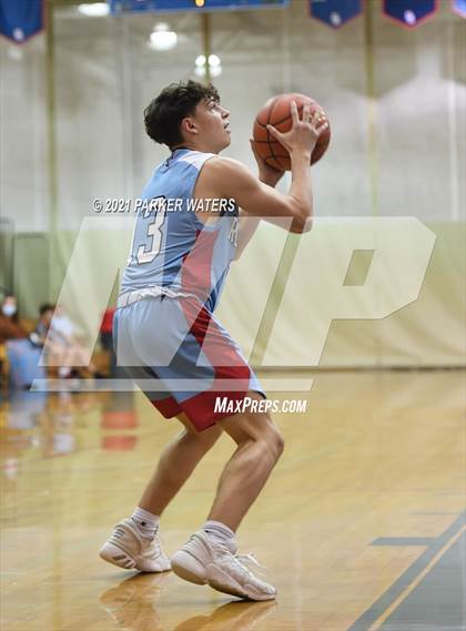 Thumbnail 1 in Archbishop Rummel vs Hahnville (Country Day Classic) photogallery.