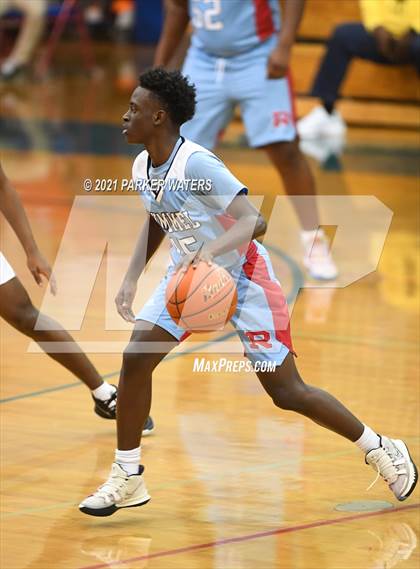 Thumbnail 3 in Archbishop Rummel vs Hahnville (Country Day Classic) photogallery.