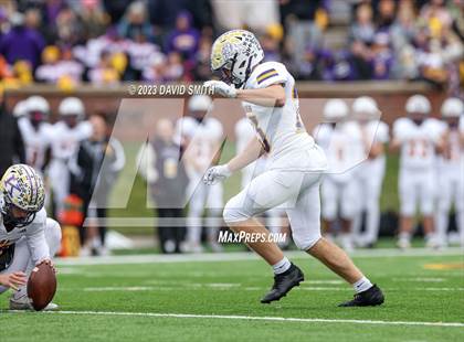 Thumbnail 2 in Hillsboro vs. Kearney (MSHSAA Class 4 Championship) photogallery.