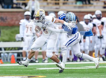 Thumbnail 1 in Hillsboro vs. Kearney (MSHSAA Class 4 Championship) photogallery.
