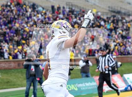 Thumbnail 1 in Hillsboro vs. Kearney (MSHSAA Class 4 Championship) photogallery.