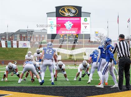 Thumbnail 3 in Hillsboro vs. Kearney (MSHSAA Class 4 Championship) photogallery.